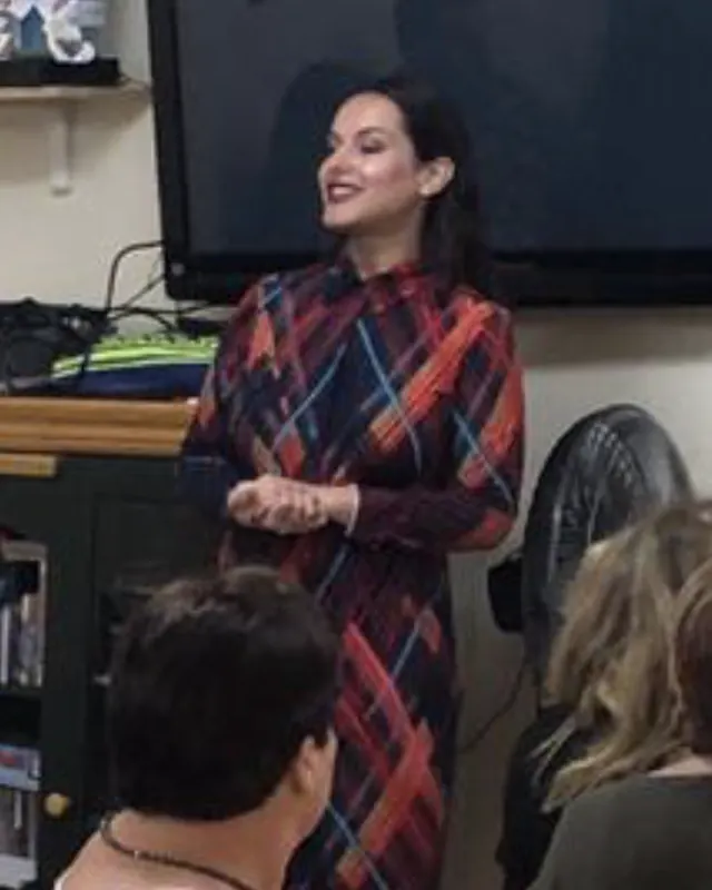 Michelle Ashkelon teaching a class